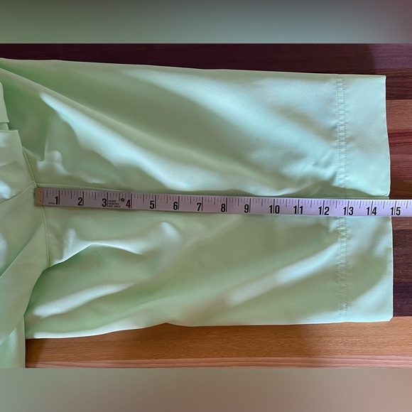 IZOD Green XFG Bermuda Golf Shorts, size 12 - Picture 7 of 7